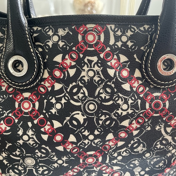 🌟CHANEL! COCO red logo tote. removable pouch. - Picture 5 of 11